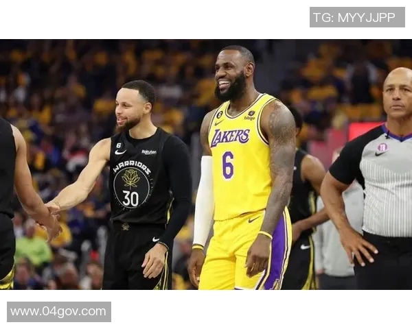 2001年湖人与国王的经典对决回顾与历史意义分析